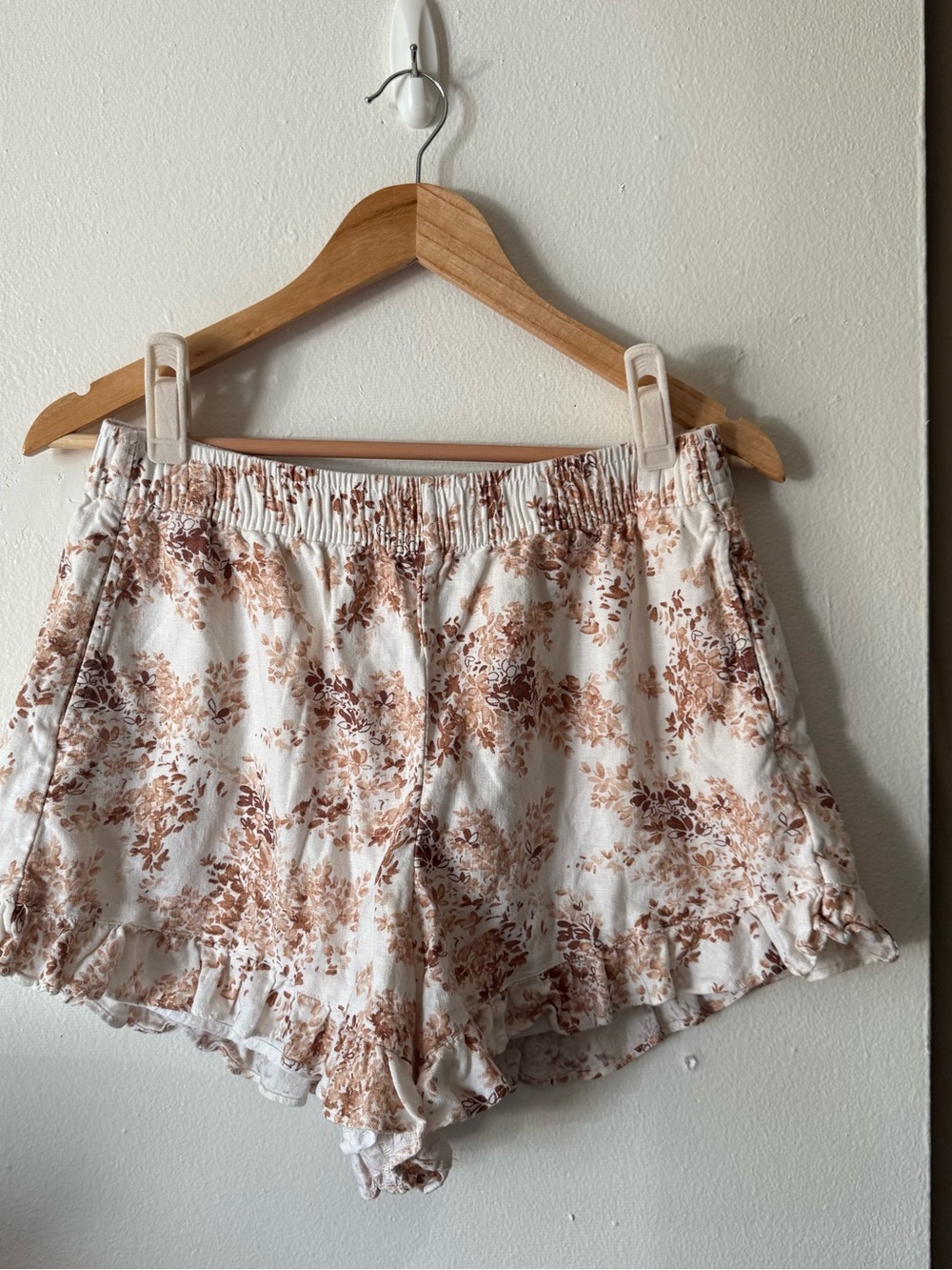 Abercrombie & Fitch Floral High-Waist Ruffle Shorts in Blush and Brown